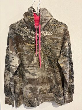 Realtree Camouflage hoodie  with pink lining